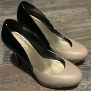 JS Edore  platform pump black patent leather taupe